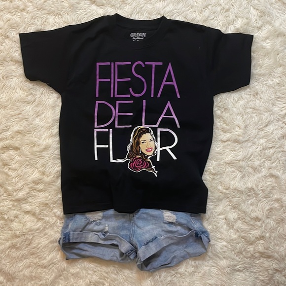 🌸🌼SELENA FIESTA DE LA FLOR TEE • KIDS MEDIUM🌸🌼 - Picture 1 of 5